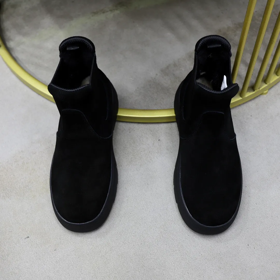 Ex-factory price: 540💰Thick wool imported from Australia Brand: UGG genuine purchase Size: 39-44 (45 customized) Grade: Official website 1:1 Material: First layer of genuine leather waterproof and antifreeze upper Real wool lining Original non-slip and wear-resistant outsole Style category: Men's casual shoes Trendy style Comfortable on the feet Color: Official website color synchronization